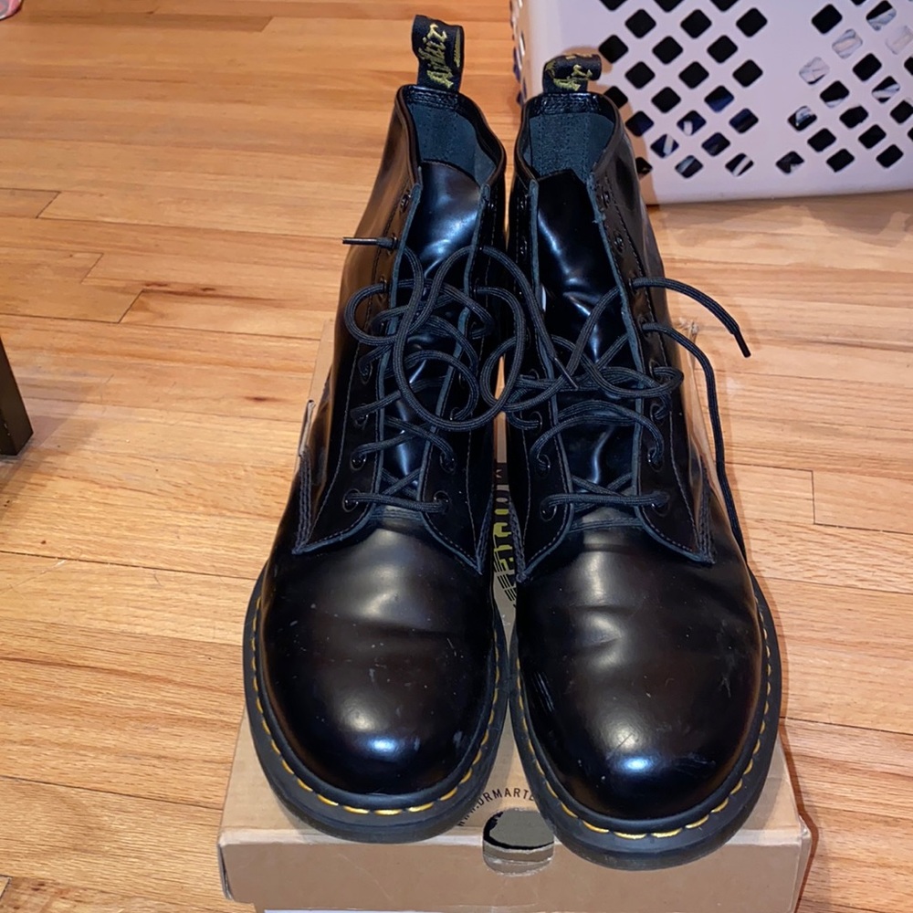 Dr. Martens Mens 1460 Boots